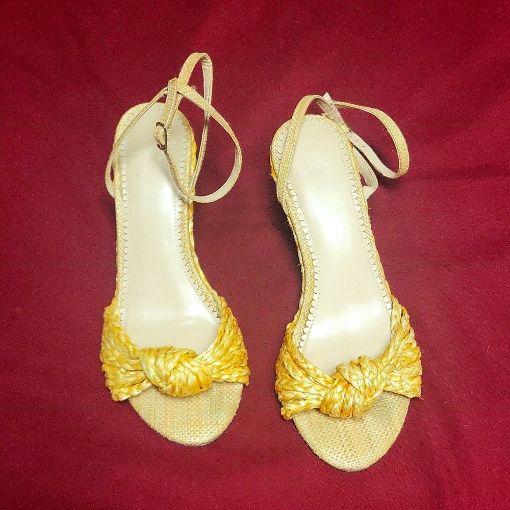 CROWN & IVY Size 8.5 Wedge Shoes